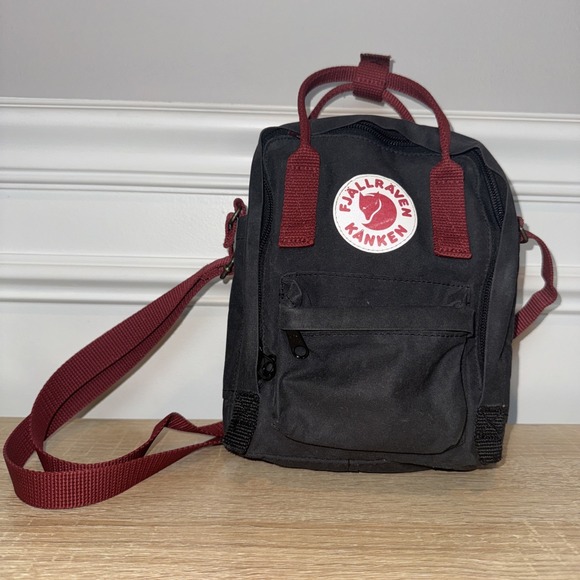 Fjallraven Kanken Mini Red Black Backpack 7"x8"x2.5" EUC Strap Double Handles - Picture 1 of 11